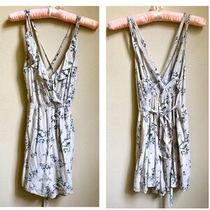 NWT Nordstrom Lush Floral Ruffle Romper Jumpsuit Boho Size S